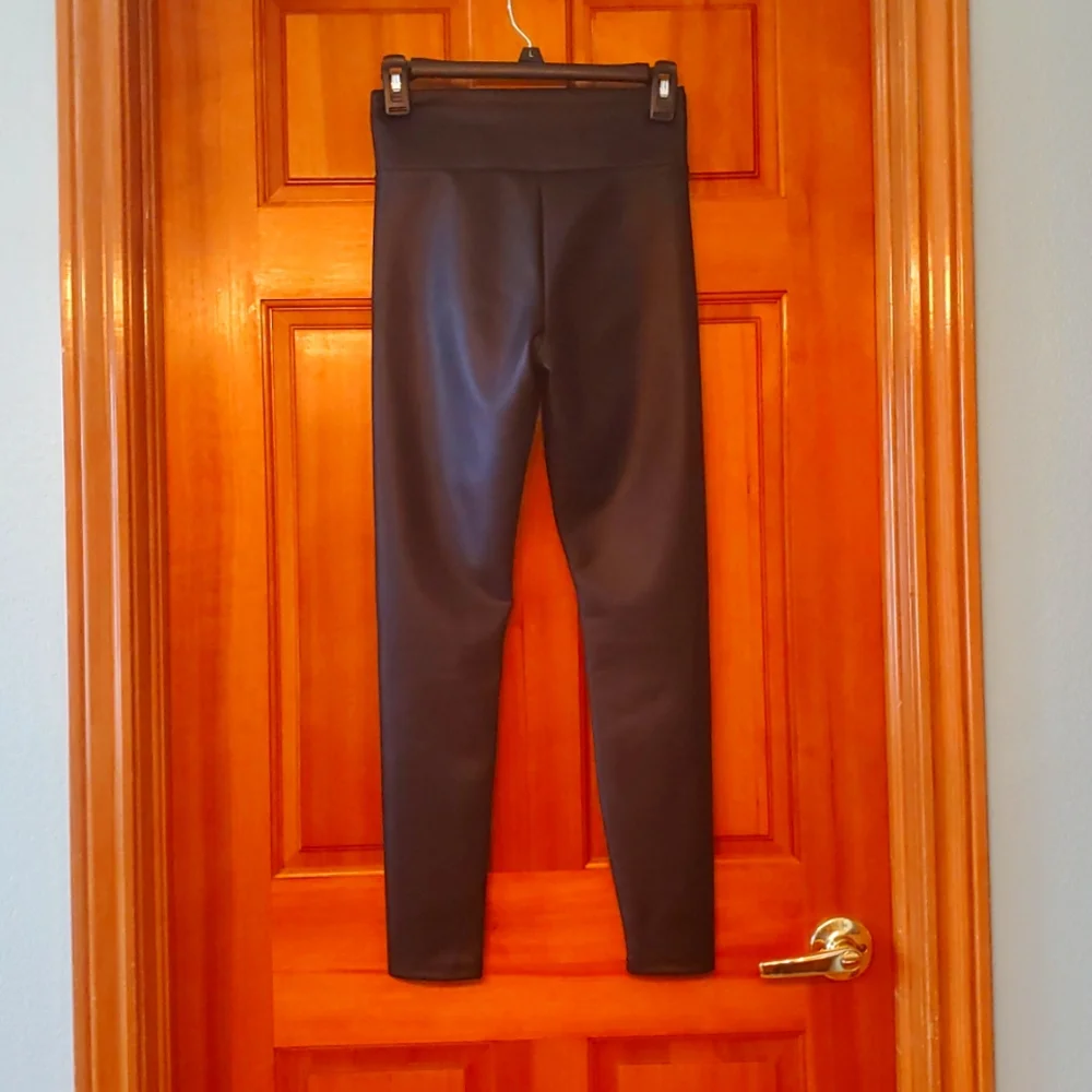 Express NWOT Black Faux Leather Leggings Pants Size XS‎